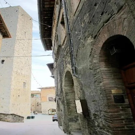 Scenic In With Pool * Казоле-д'Эльса