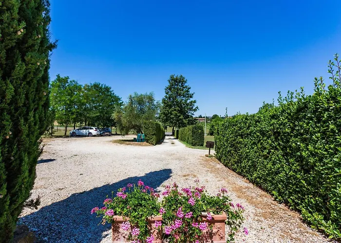 Scenic In With Pool Apartment *