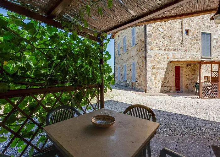 Scenic In With Pool Apartment *