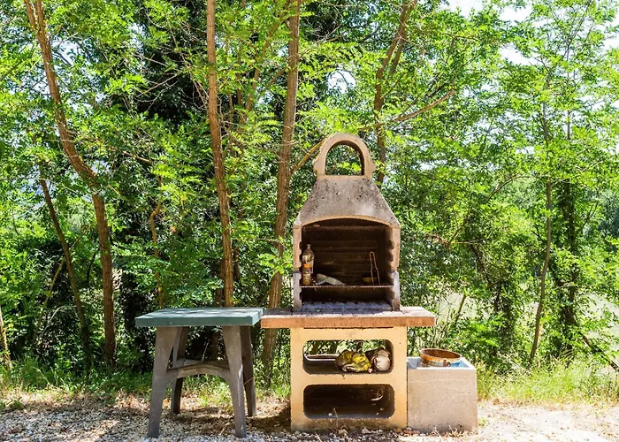 Scenic In With Pool Apartment